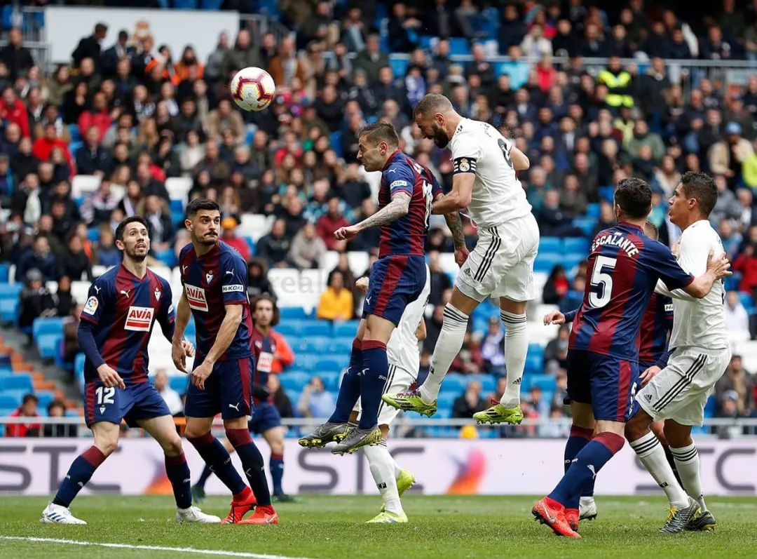 关于阿尔梅里亚与埃瓦尔争夺主场胜利的信息