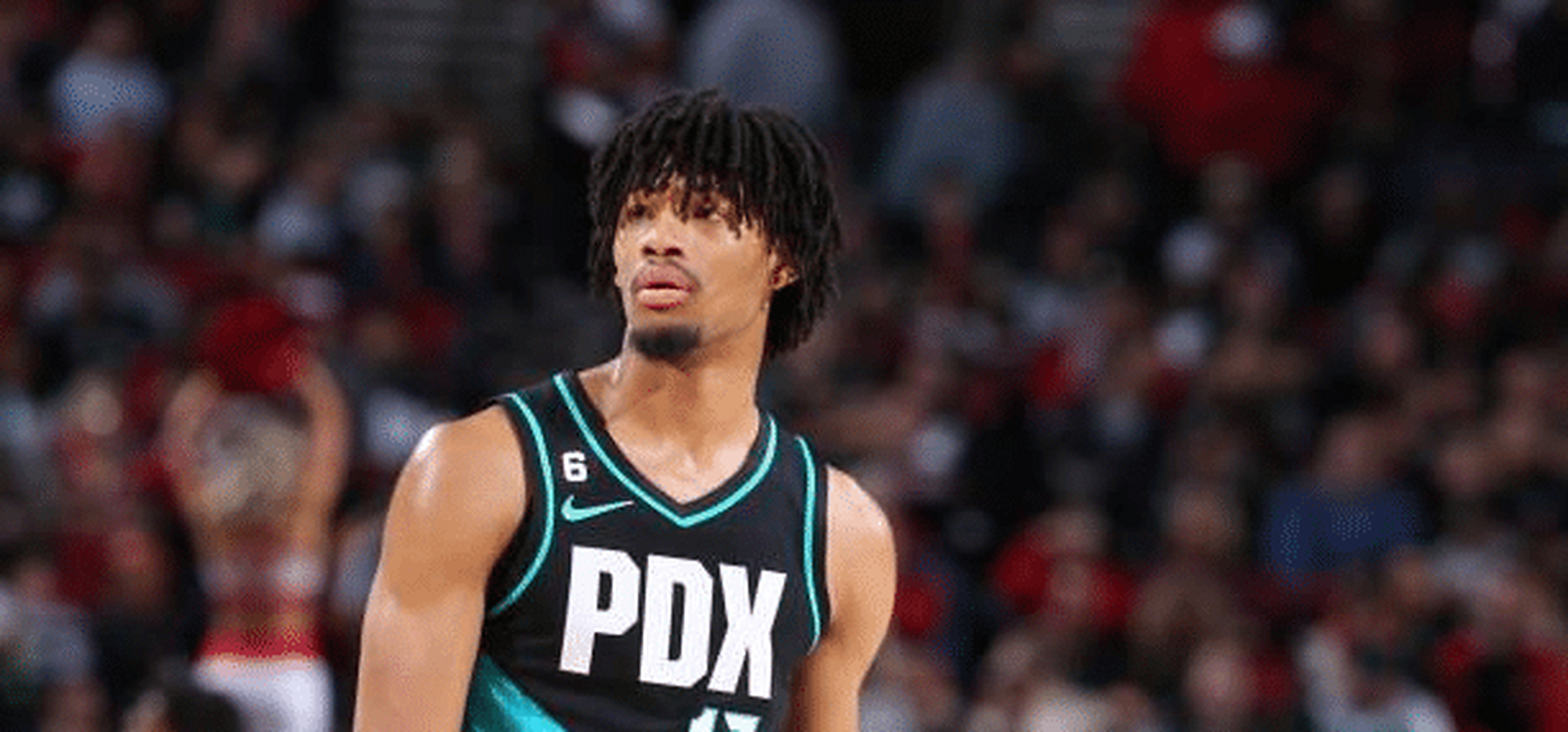 开拓者主场惨败雷霆，安东尼带伤退赛