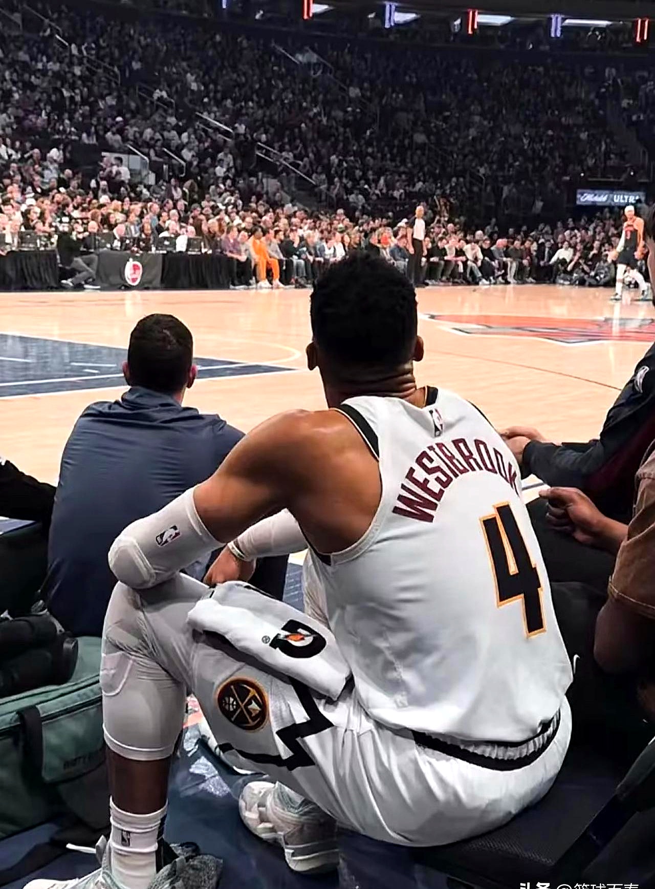 开云体育官方-76人再胜骑士，雷霆全队联手砍分