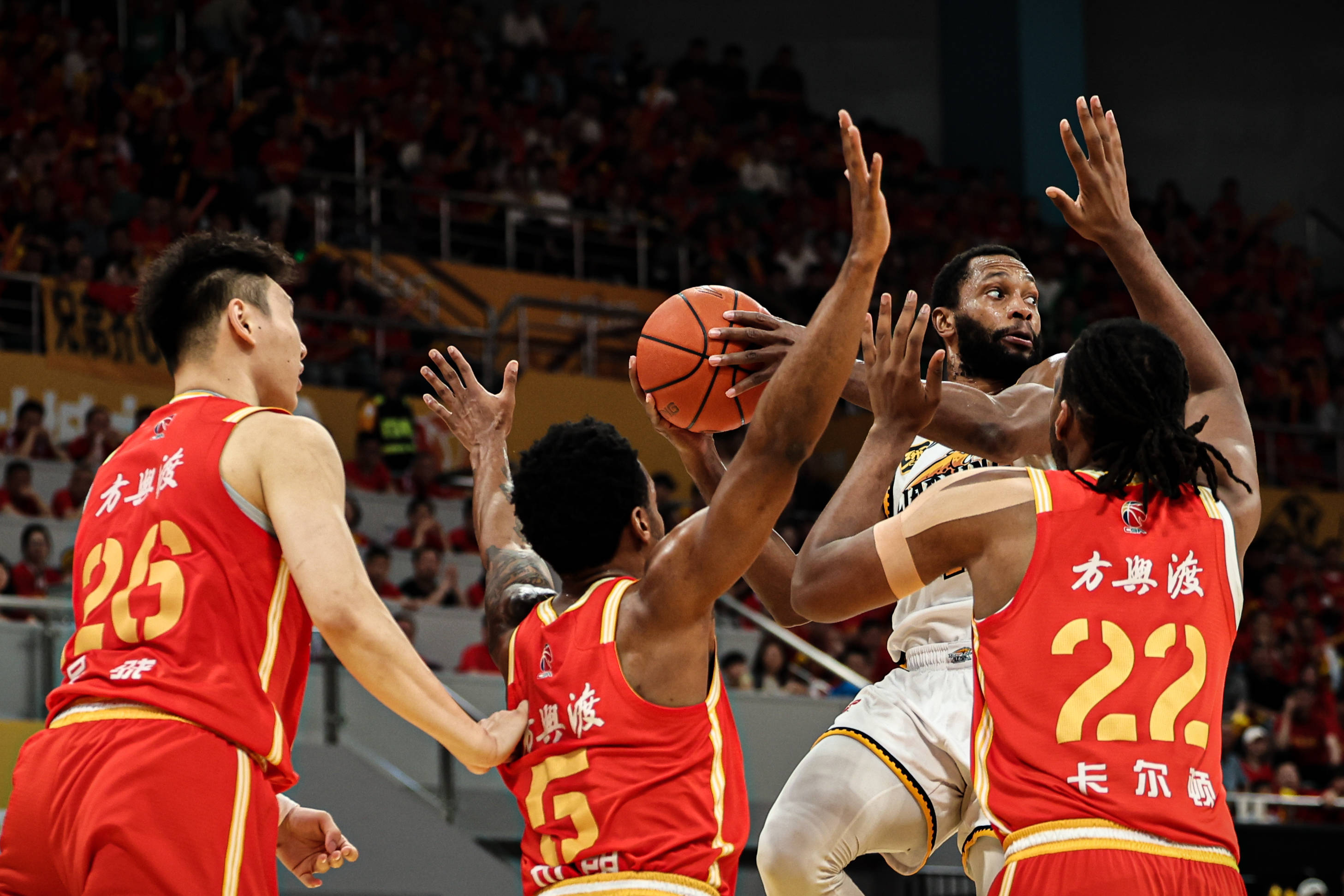 开云体育入口-森林狼客场逆转湖人，将对阵火箭争夺西部冠军