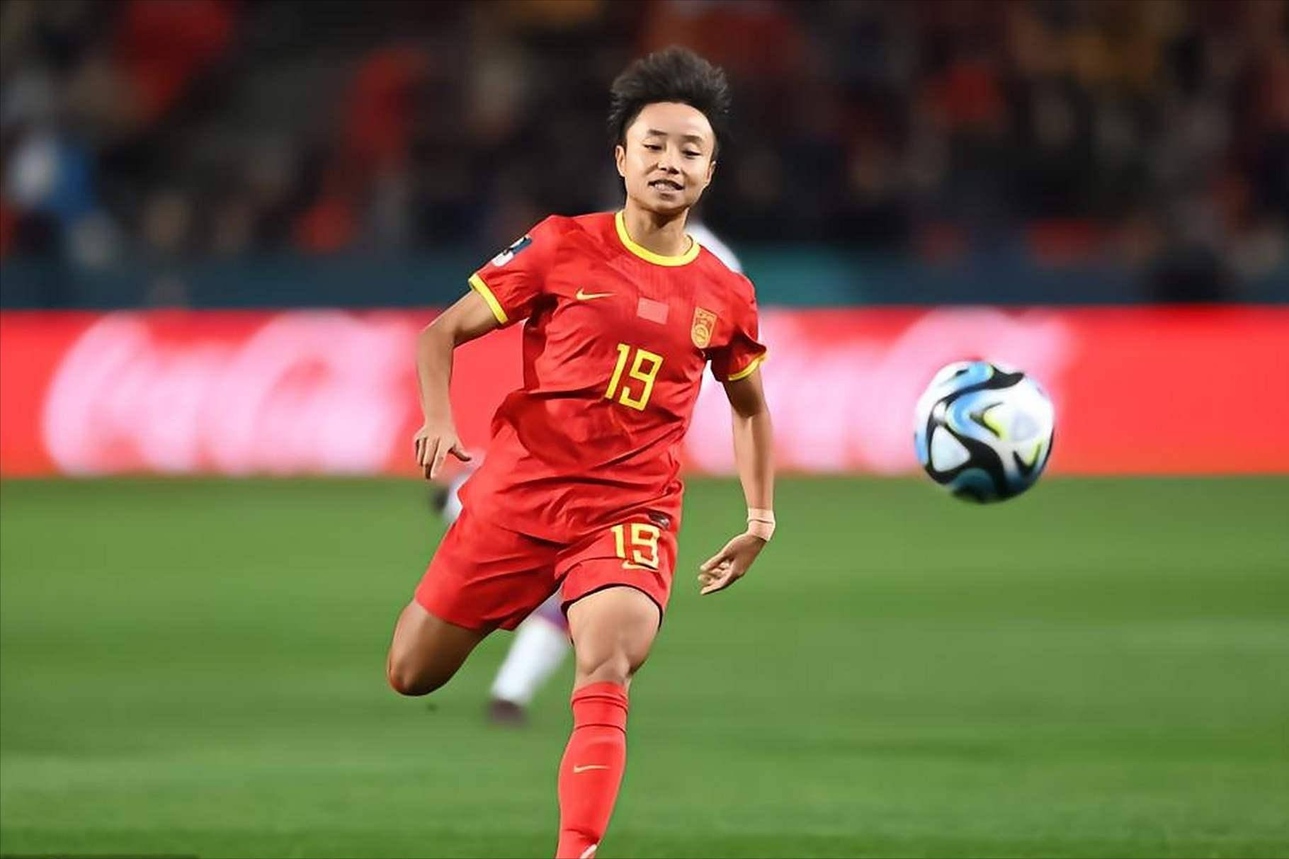 开云体育官方-奥地利女足运动员踢场比赛全力以赴