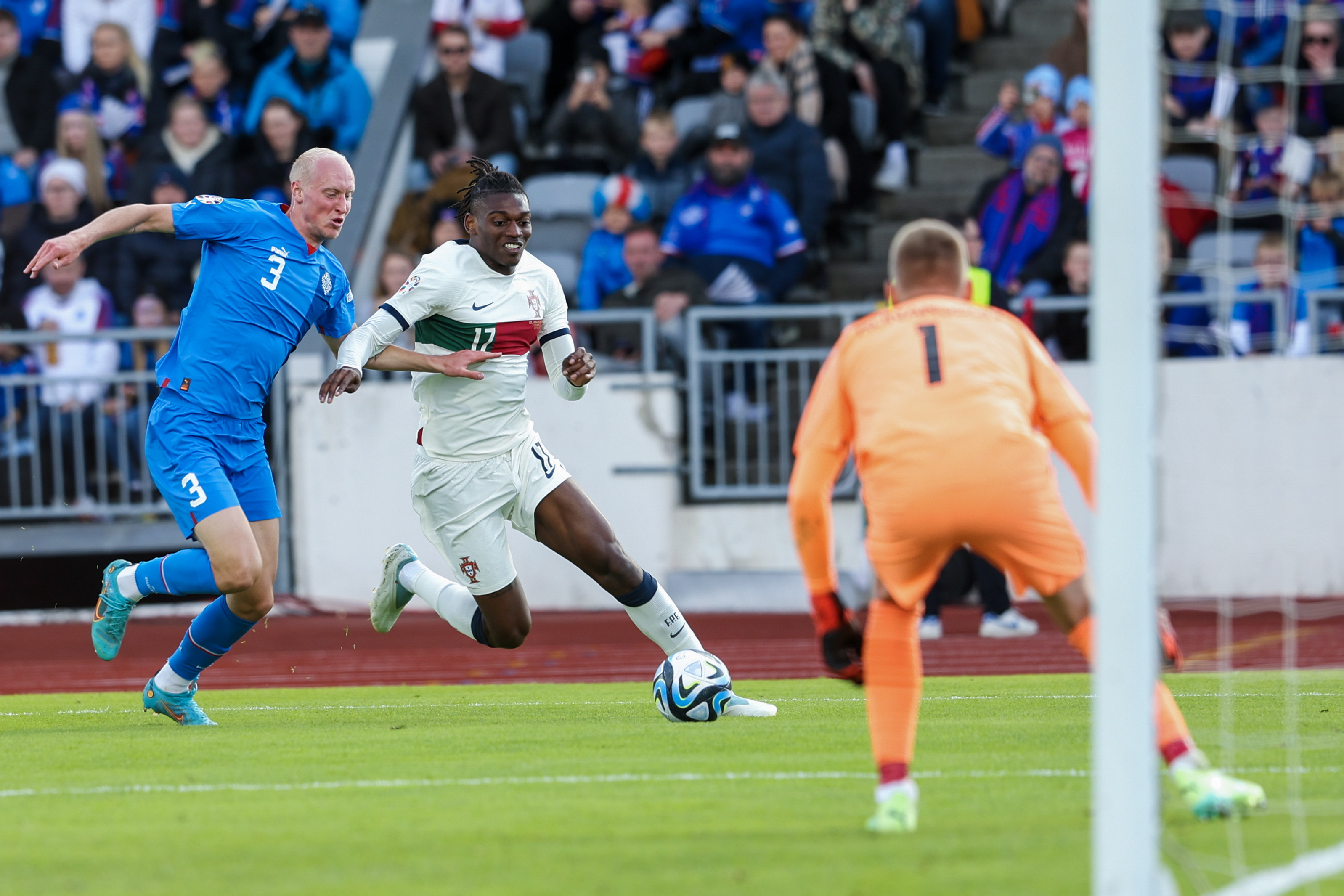 冰岛队备战欧洲预选赛，迎战强敌